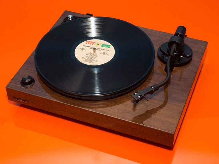 Fluance RT82 turntable